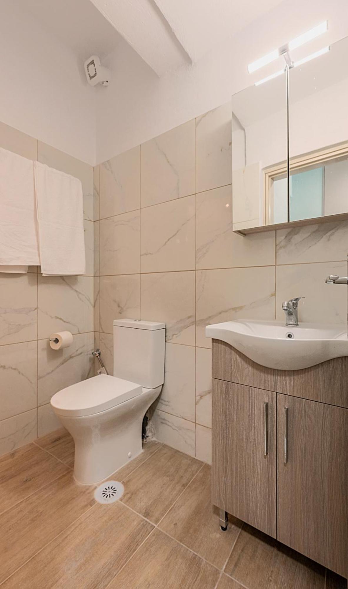 Apartment St *